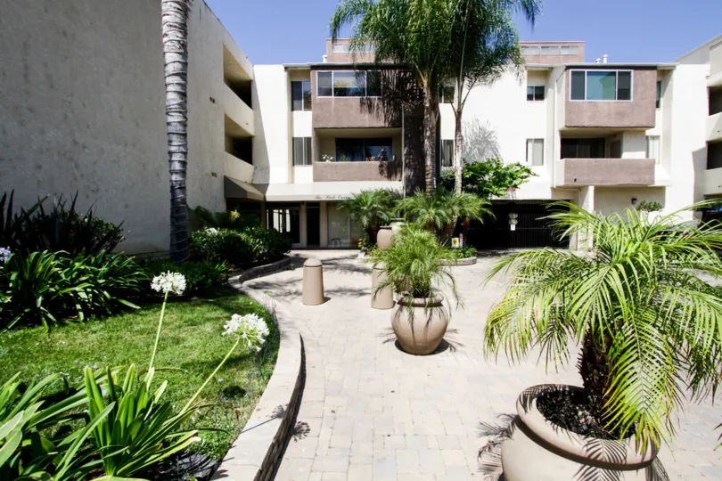 The common area of Park Encino
