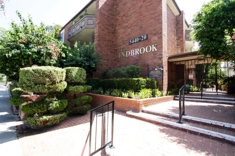 Lettering announcing The Lindbrook located in Encino