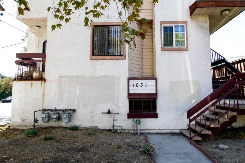 The address for 1031 Mariposa St on the building