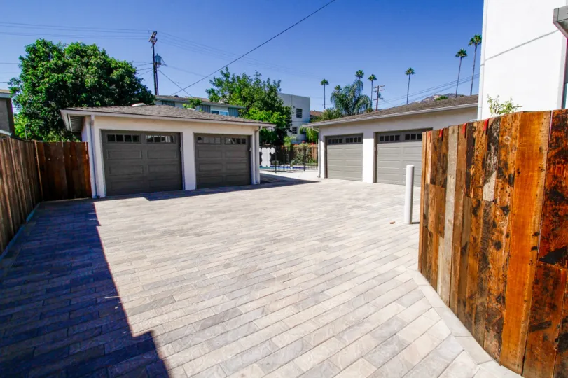 The parking for 1119 Sonora Ave in Glendale California