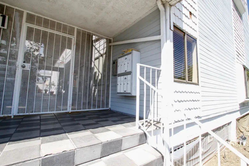 The entrance into 1121 E Wilson Ave