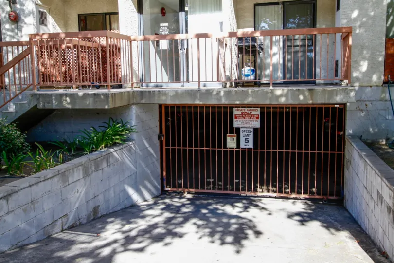 The garage for parking at 1134 Campbell St