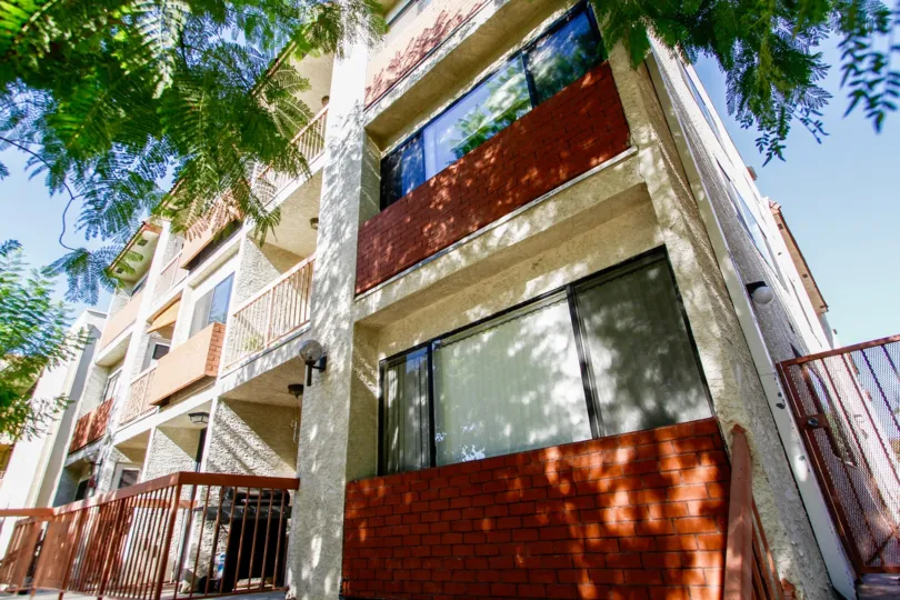 The architecture of 1134 Campbell St in Glendale California