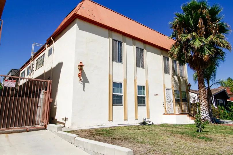 The building at 1135 E Wilson Ave in Glendale California