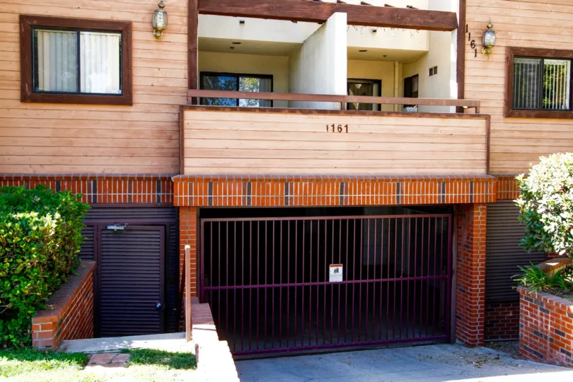 The parking for 1161 Spazier Ave in Glendale California