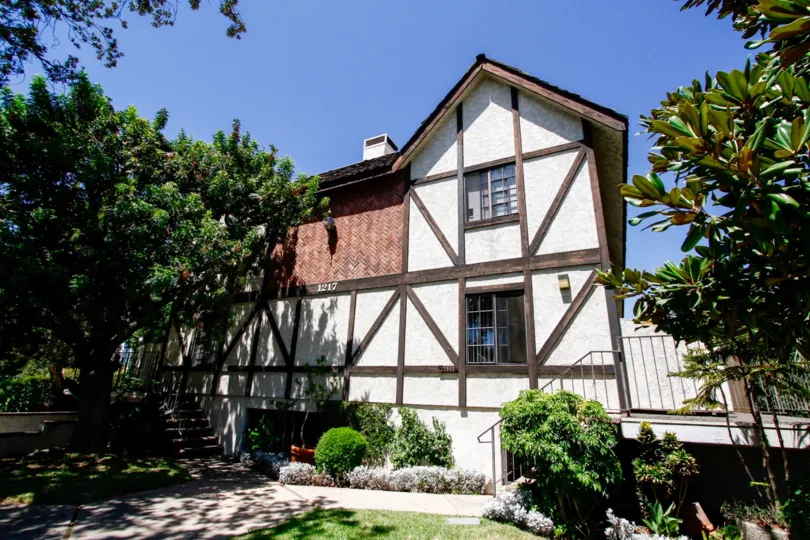 The building at 1217 E Lexington Dr in Glendale California