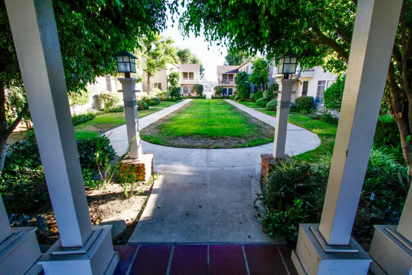 The entryway into the property at 1220 E Glenoaks Blvd