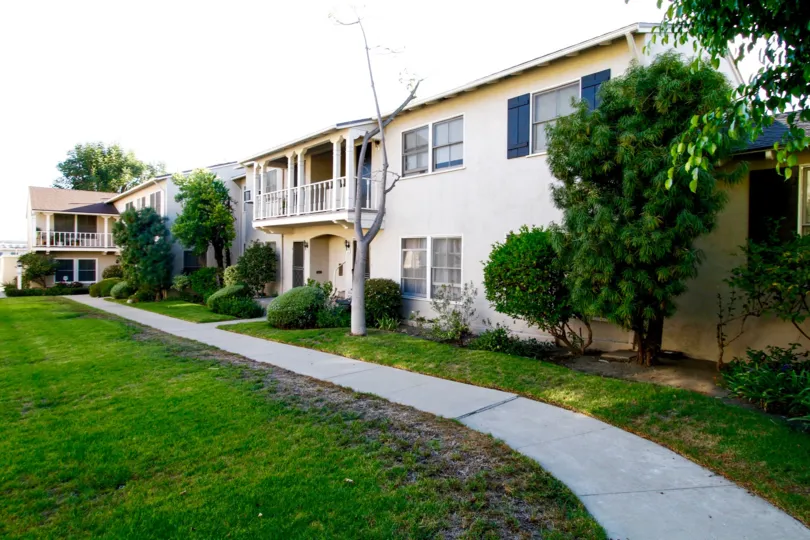 The architecture of 1220 E Glenoaks Blvd