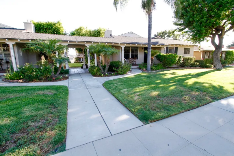 The landscaping around 1220 E Glenoaks Blvd