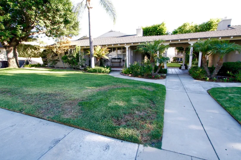 The walkway around 1220 E Glenoaks Blvd