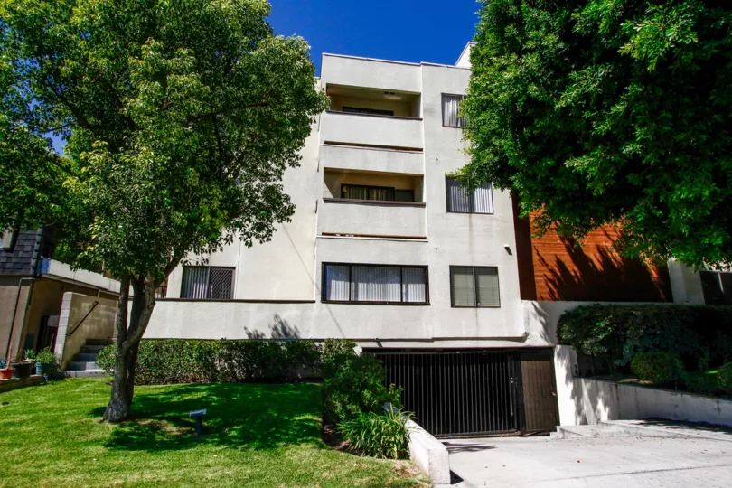 The building at 1229 E Wilson Ave in Glendale California