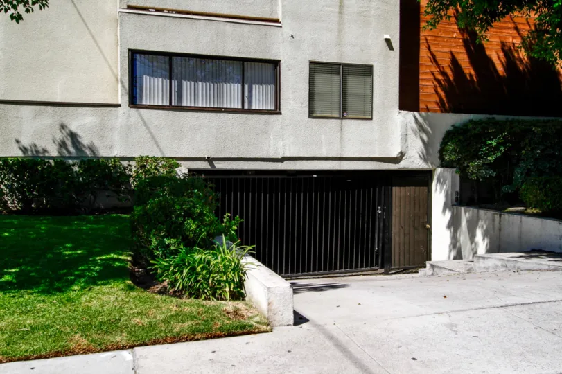 The parking for 1229 E Wilson Ave