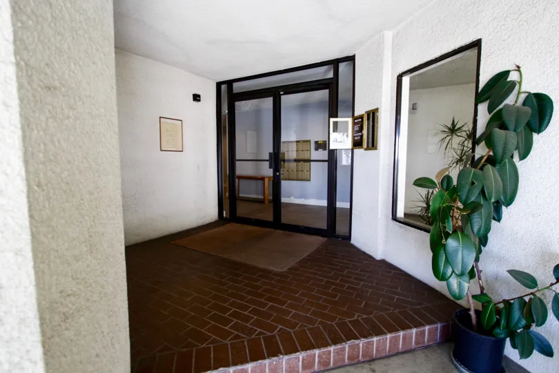 The entrance into 1229 E Wilson Ave