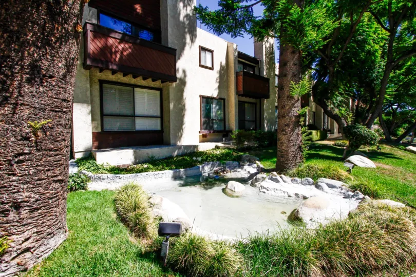 The grounds at 1244 Valley View Rd