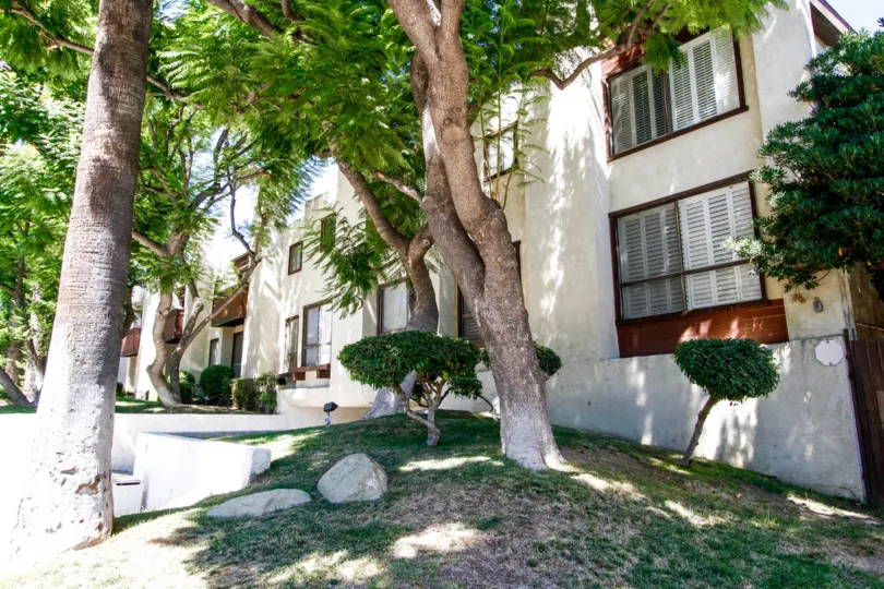 The building at 1244 Valley View Rd