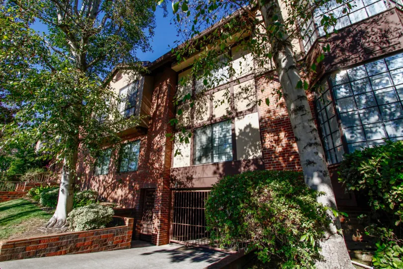 The building at 1422 N Central Ave
