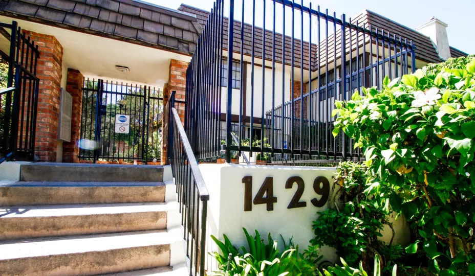 The address at the entrance of 1429 Valley View Rd