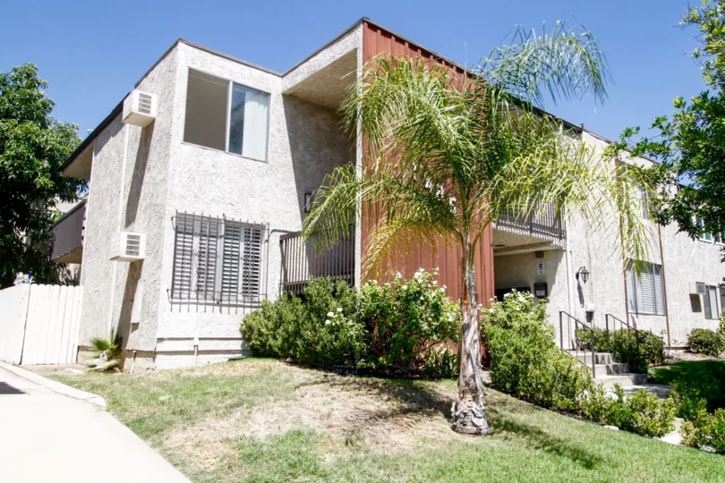 The building at 1485 E Wilson Ave in Glendale California