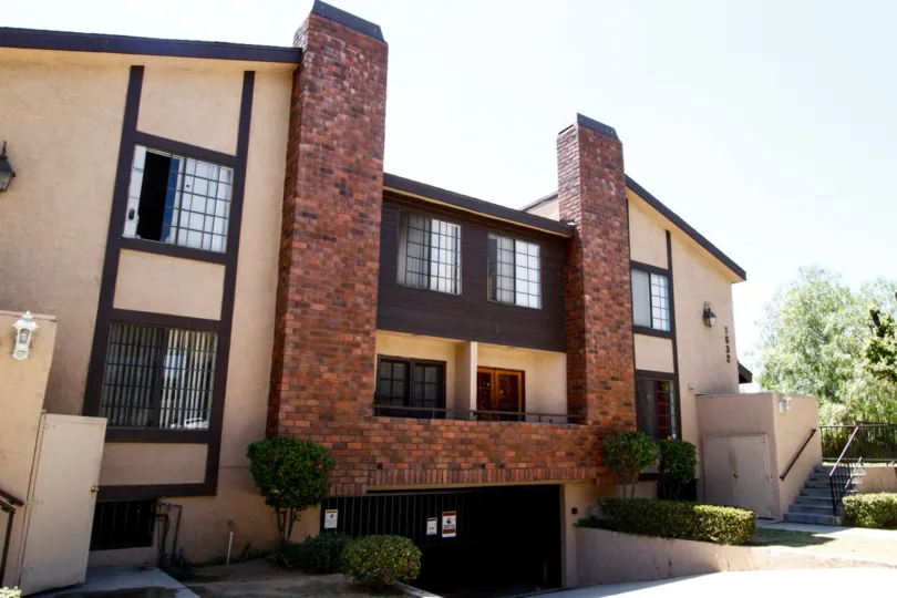 The building at 1532 E Wilson Ave in Glendale California