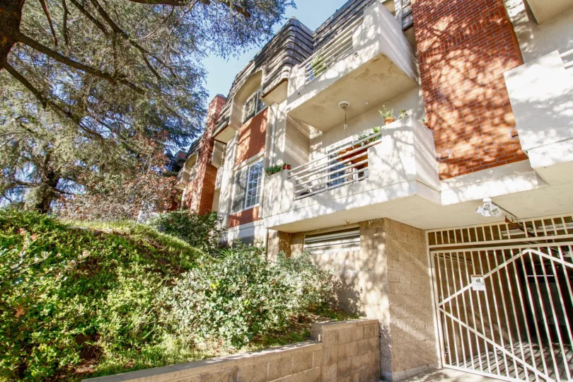 The balconies at 1616 N Verdugo Rd