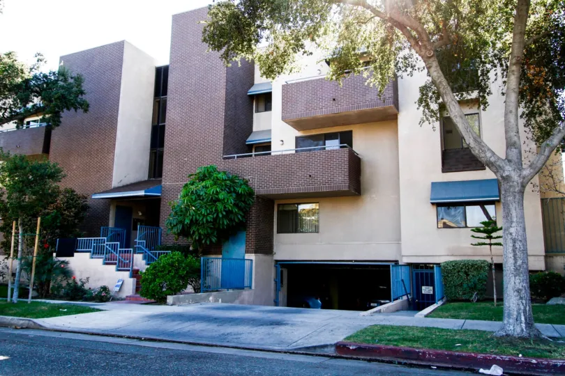 The building at 315 Chester St in Glendale California