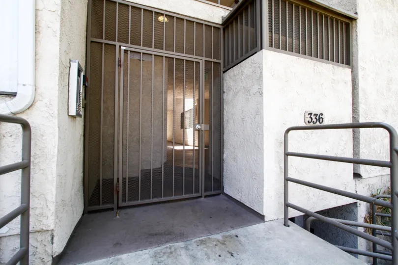 The entrance into 336 W California Ave in Glendale California