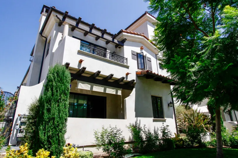 The view of 341 W California Ave from the road in Glendale California