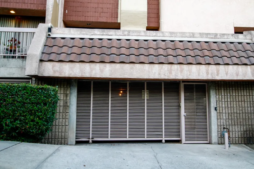 The entrance into 4042 Liberty Ave in Glendale California