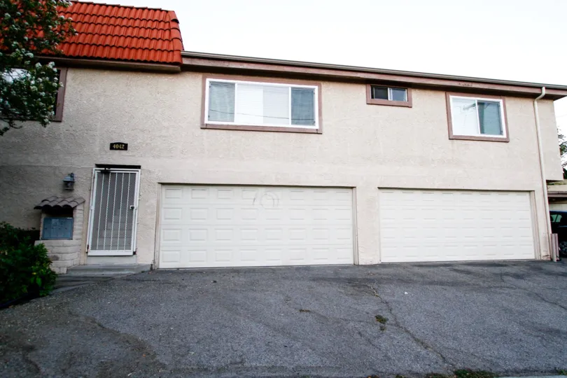 The garage for 4042 Liberty Ave in Glendale California