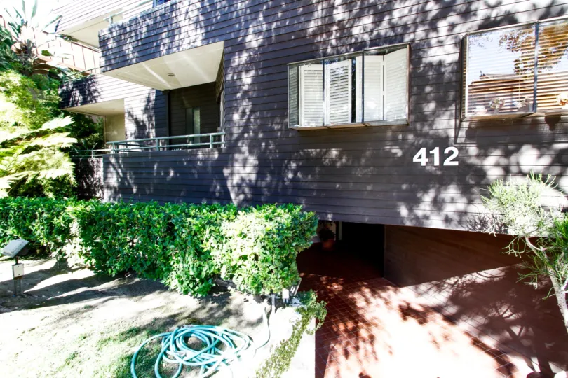 The landscaping around 412 N Kenwood St in Glendale California