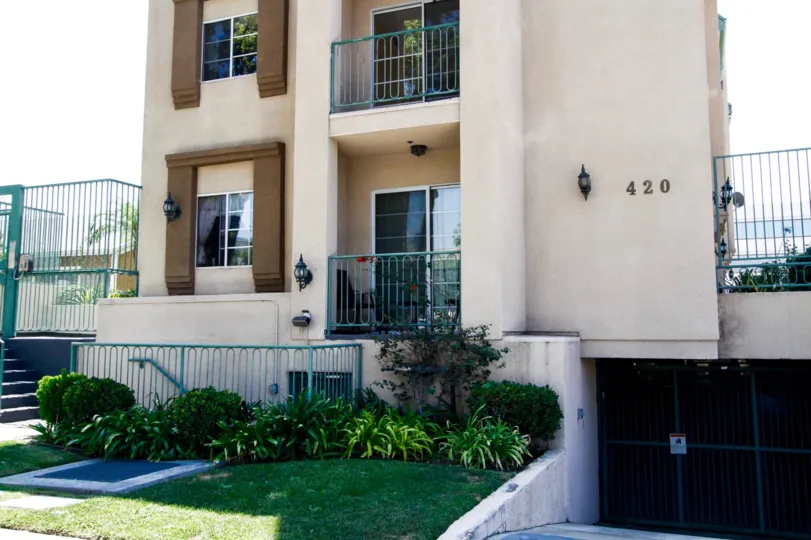 The address of 420 W Wilson Ave in Glendale California