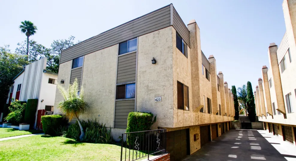 The view of 423 Thompson Ave in Glendale California