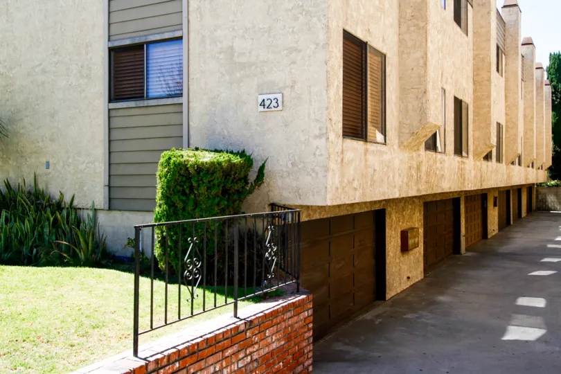 The parking at 423 Thompson Ave