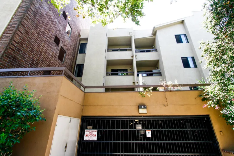 The building at 428 W California Ave in Glendale California