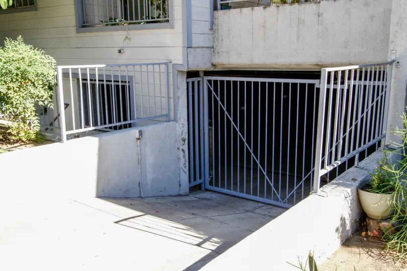 The parking at 444 Myrtle St in Glendale California
