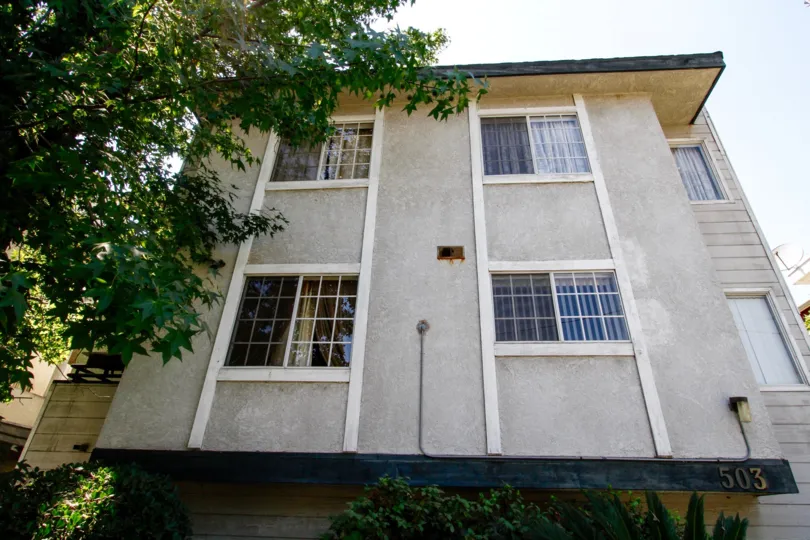 The windows seen at 503 Lincoln Ave in Glendale California