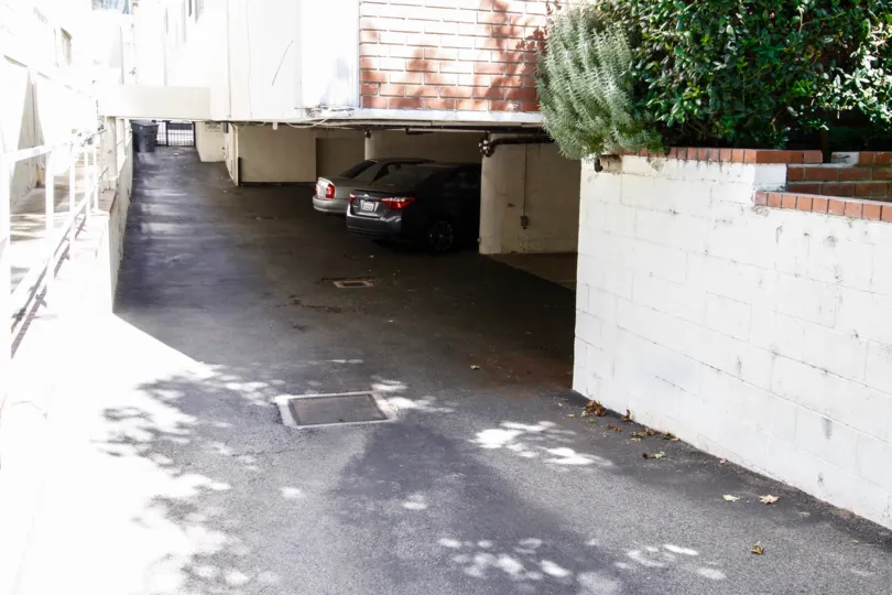 The parking for 504 N Louise St in Glendale California