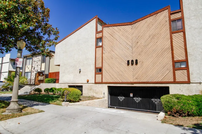 The building at 508 Porter St in Glendale California