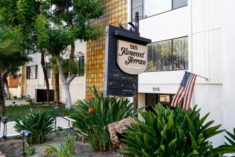 The welcoming sign into 515 N Kenwood St