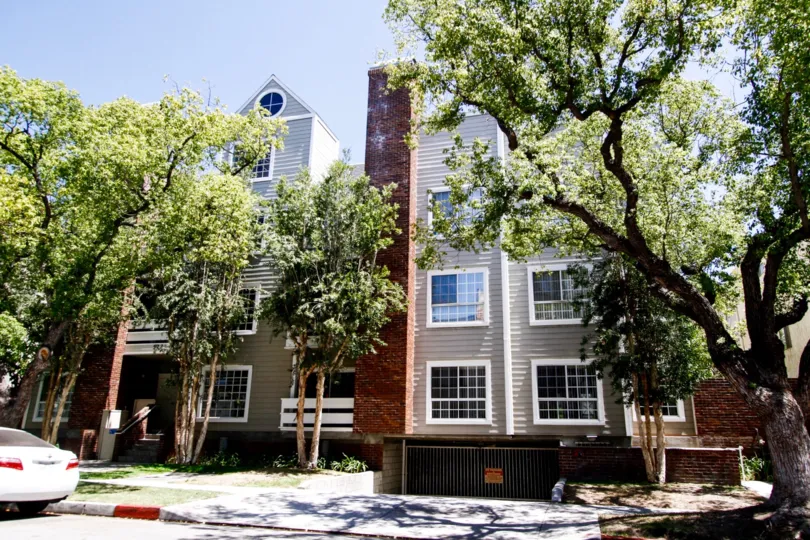 The building at 522 N Jackson St