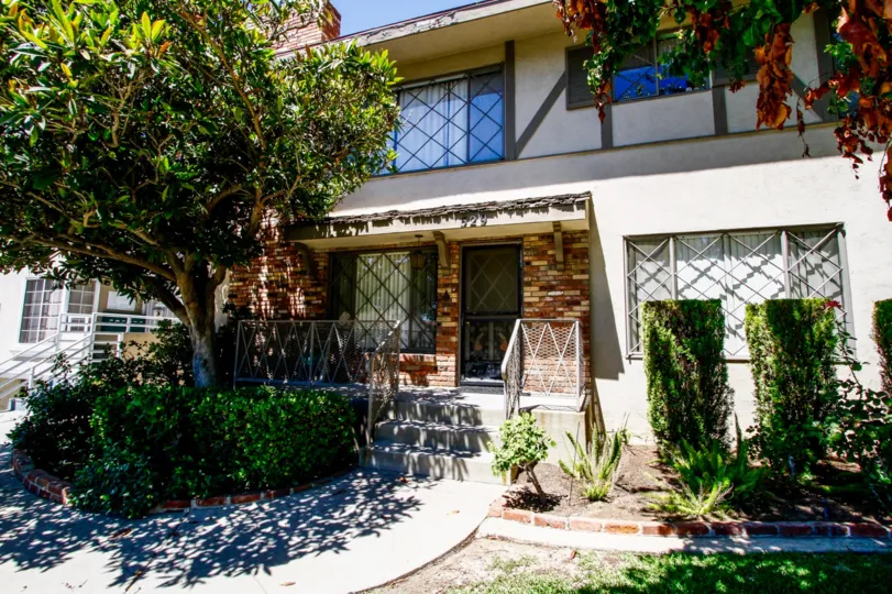 The building at 529 South St in Glendale California