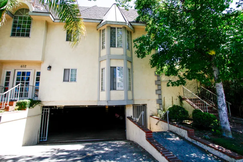 The parking for 612 N Columbus Ave in Glendale California