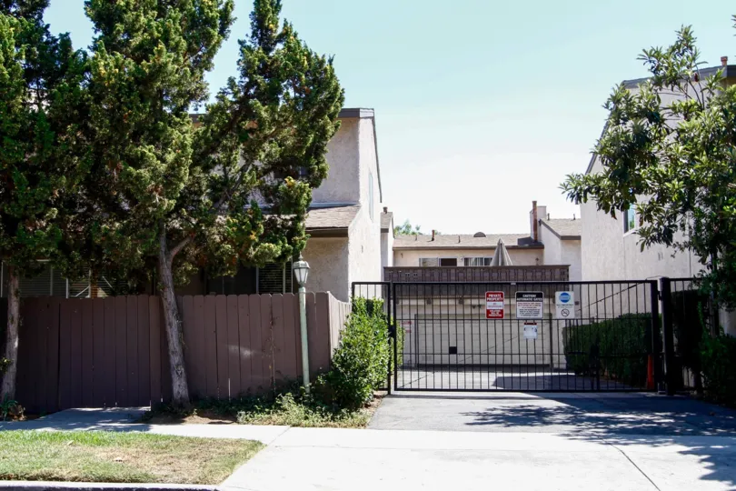 The gate into 818 E Acacia Ave in Glendale California