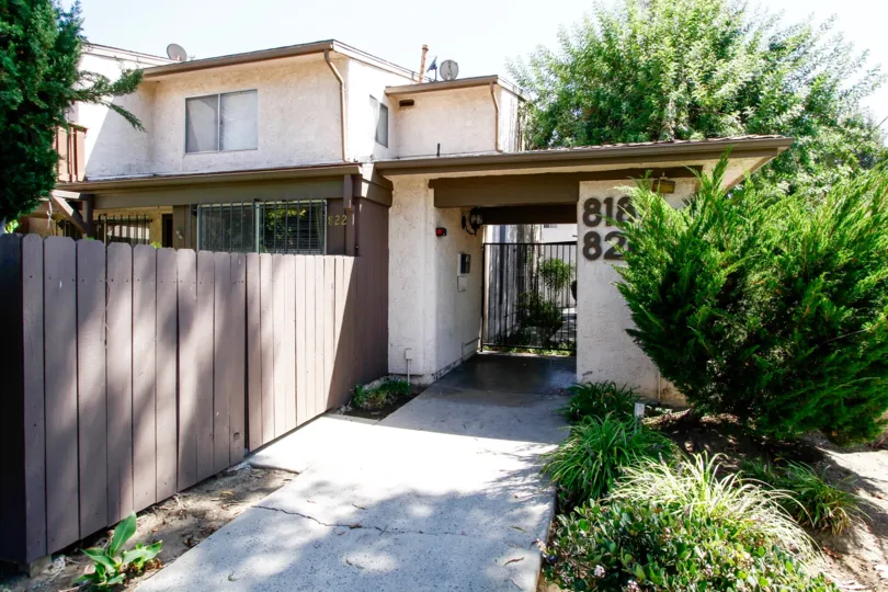 The sidewalk up to 818 E Acacia Ave in Glendale California
