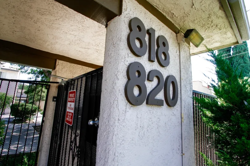 The address for 818 E Acacia Ave