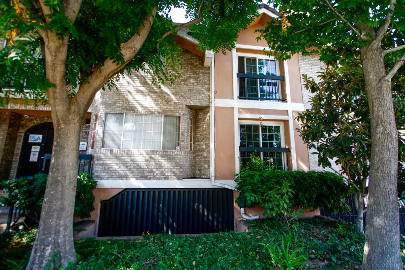 The landscapingn around Acacia Village in Glendale California
