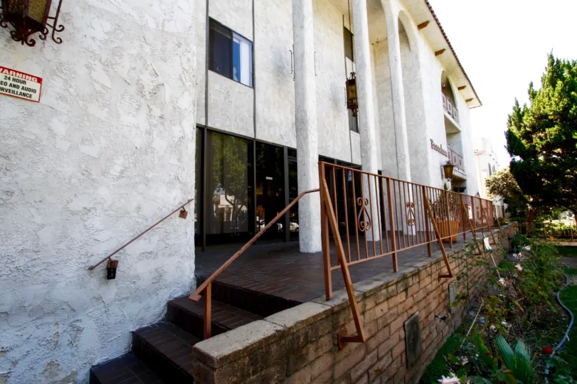 The walkway up to Barcelona Manor in Glendale California