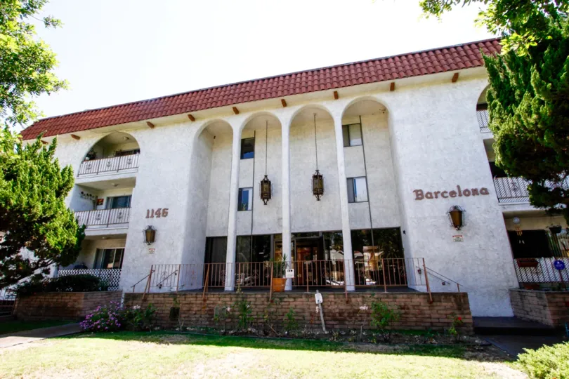 The yard in front of the Barcelona Manor