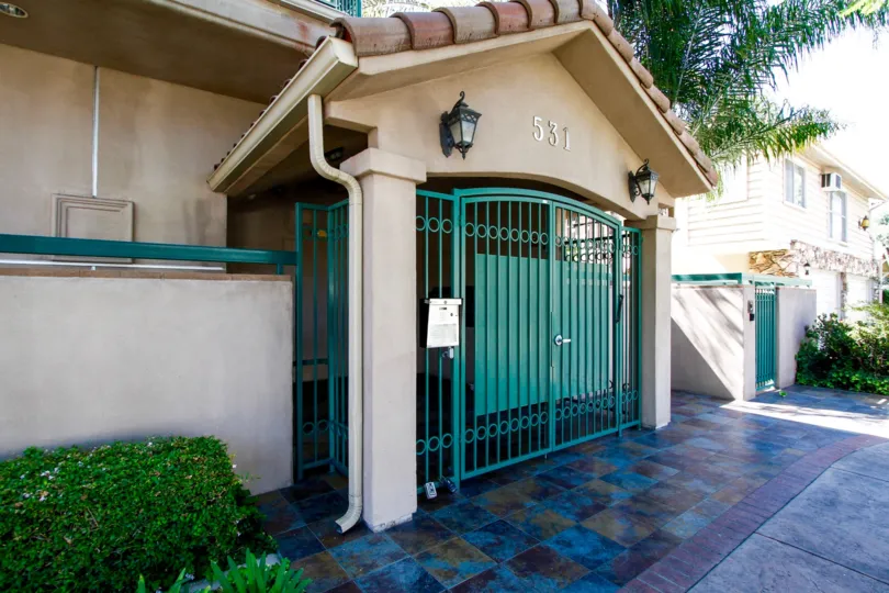 The entrance into Bella Louise