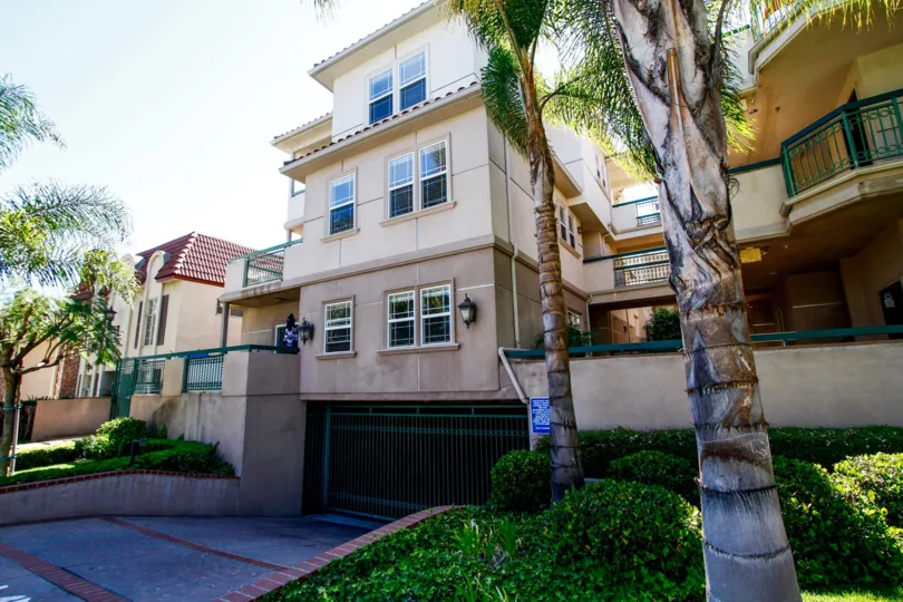 The Bella Louise building in Glendale California